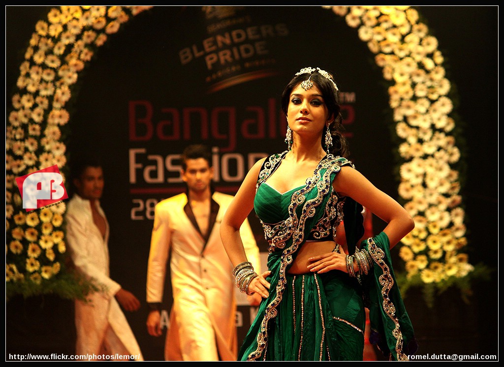 Kaneesha has the latest from Indian fashion and Indian clothing including 